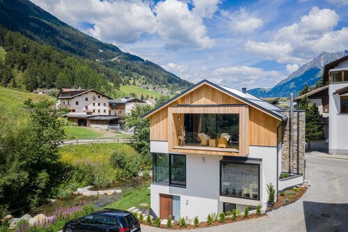 Appartement de vacances moderne Chalet Ortles avec vue sur les montagnes et Wi-Fi