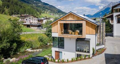 Appartement de vacances moderne Chalet Ortles avec vue sur les montagnes et Wi-Fi