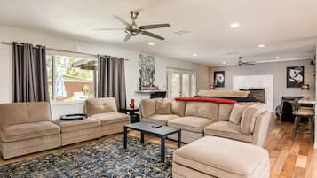 Smart TV, videojuegos, reproductor de DVD y libros