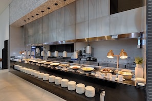 Petit déjeuner buffet (43000 KRW par personne)