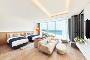 Deluxe Suite (Ocean/1 Double+1 Single) | 高档床上用品、遮光窗帘、免费 WiFi、床单
