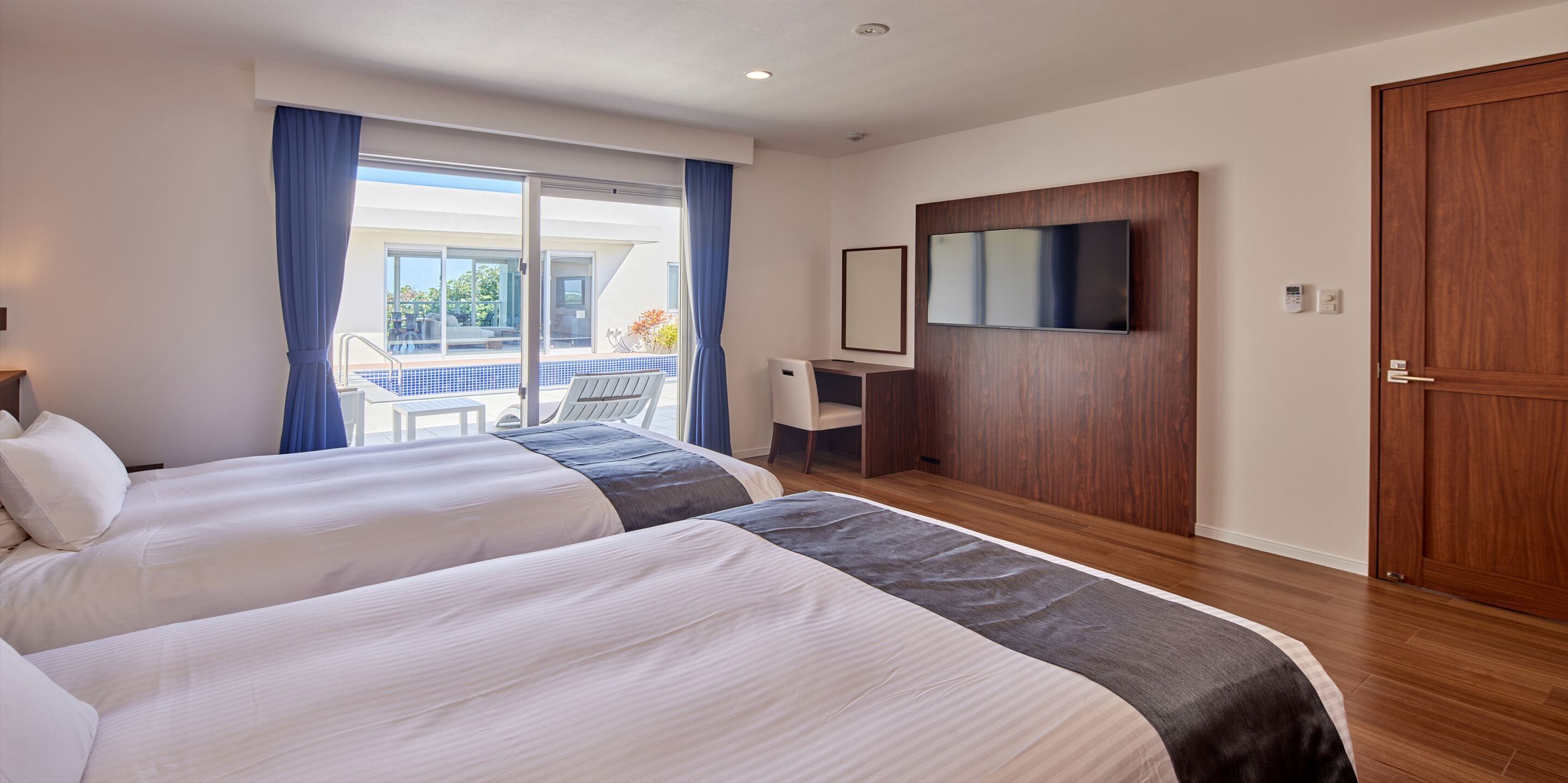 3 室のベッドルーム、羽毛の掛け布団、WiFi (無料)、ベッドシーツ