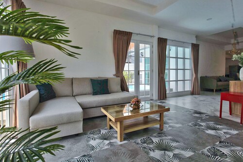 Pool Villa Pattaya - Walking Street C3