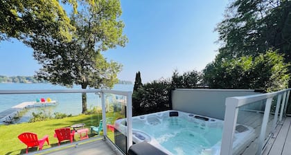 4 seasons waterfront cottage with hot tub on Lake Simcoe