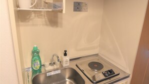 A compact kitchenette with a sink, faucet, and a compact dishwasher. - Vail sta. Takenotsuka (Tokyo)