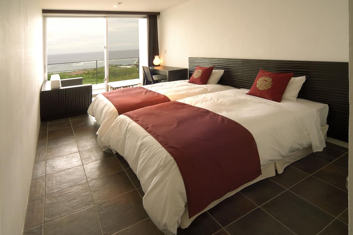 Twin Room | Desk, free WiFi
