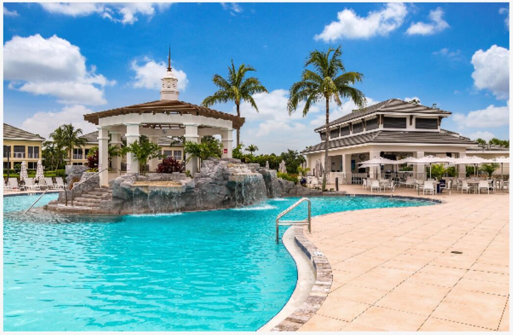 Walk to the beach! Unwind in this amazing Naples retreat!