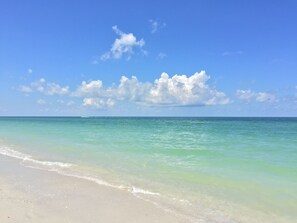 Beach nearby, sun loungers, beach towels