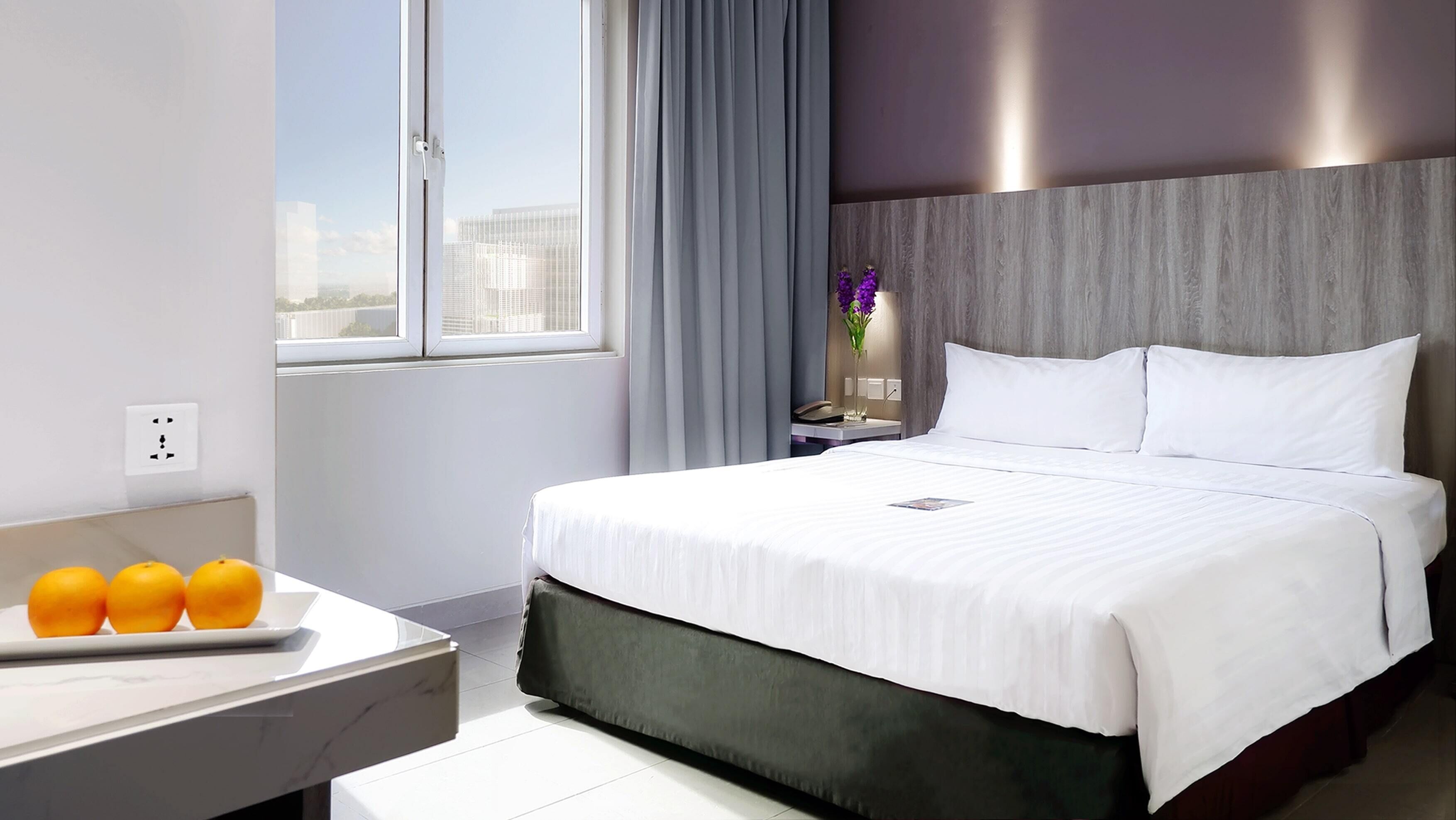 Premium bedding, in-room safe, iron/ironing board, free WiFi