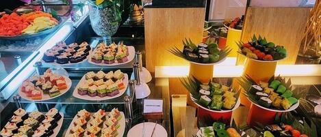 Dagelijks ontbijtbuffet (IDR 108980 per persoon)