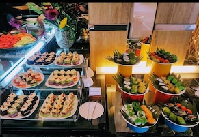 Café da manhã com buffet todos os dias mediante uma taxa