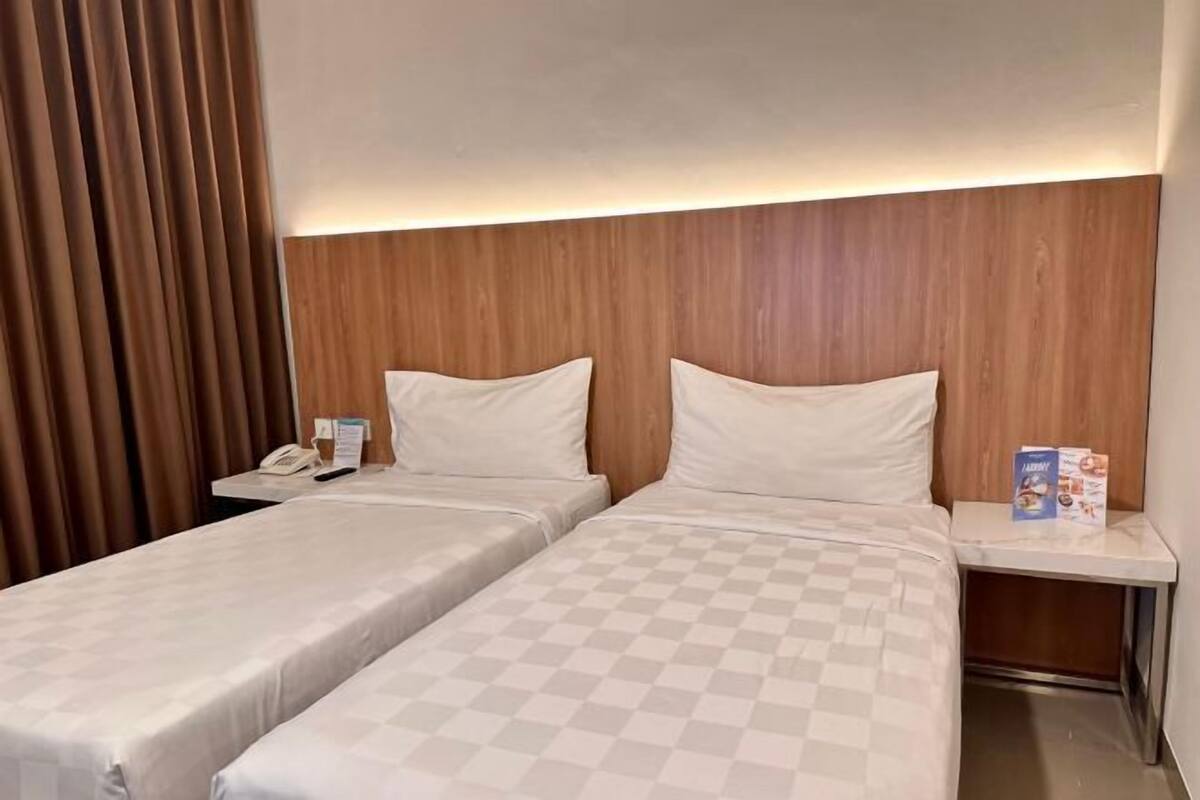 Premium bedding, in-room safe, iron/ironing board (on request)