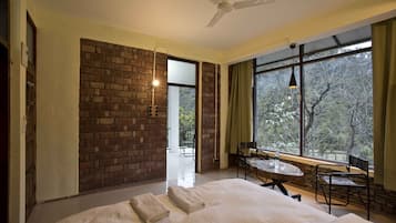Individually furnished, free WiFi, bed sheets