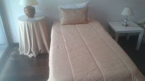 1 bedroom, internet, bed sheets