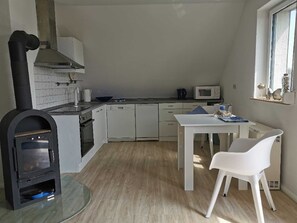 Kylskåp, mikrovågsugn, ugn och diskmaskin