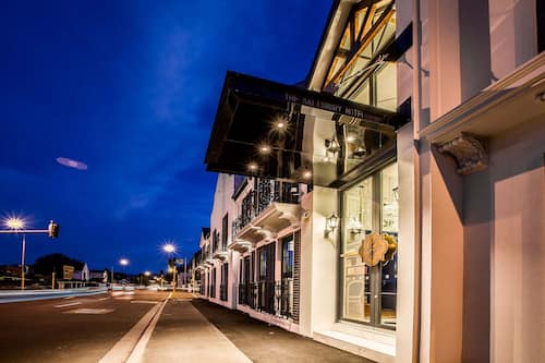 Fassade der Unterkunft – Abend/Nacht