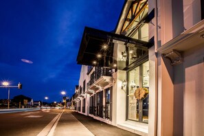 Front of property – evening/night - The Salisbury Luxury Class (Christchurch)