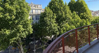 Magnifique loft 4* sur la CanebiÚre. Marseille. Climatisé. Arrivée autonome.