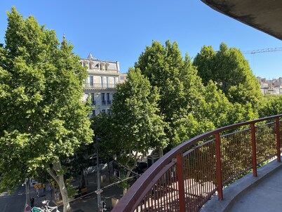 Magnificent 4* loft on the Canebière. Marseille, France. Air-conditioned. Autonomous arrival.