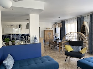 Smart TV, stereo - Magnificent 4* loft on the Canebière. Marseille, France. Air-conditioned. Autonomous arrival. (Marseille)