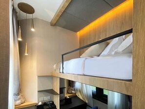 Pengeskab på værelset, skrivebord, gratis Wi-Fi