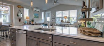 Whispering Waves Cottage - Oyhut Bay Seaside Village