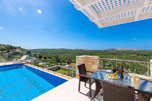 Kampos Villa II, Nature Living with Heated Pool