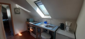 Fridge, microwave, oven, coffee/tea maker