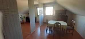 Dining - Holiday apartment Lerchen-Nest (Barth)