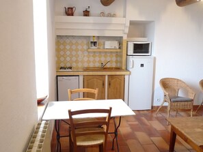 Dining - Charming gite 2 pers in Luberon, quiet, panoramic view, swimming pool, fireplace  (Lacoste)