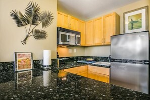 Deluxe Apartment (1 Bedroom) | Private kitchen | Coffee/tea maker, cookware/dishes/utensils