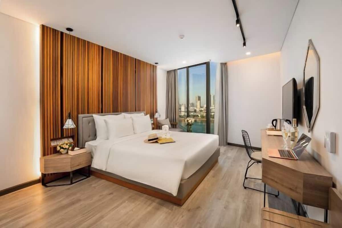 1 bedroom, premium bedding, pillow-top beds, minibar