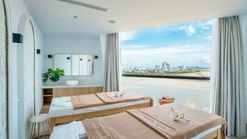 Couples treatment room(s), sauna, steam room, body treatments