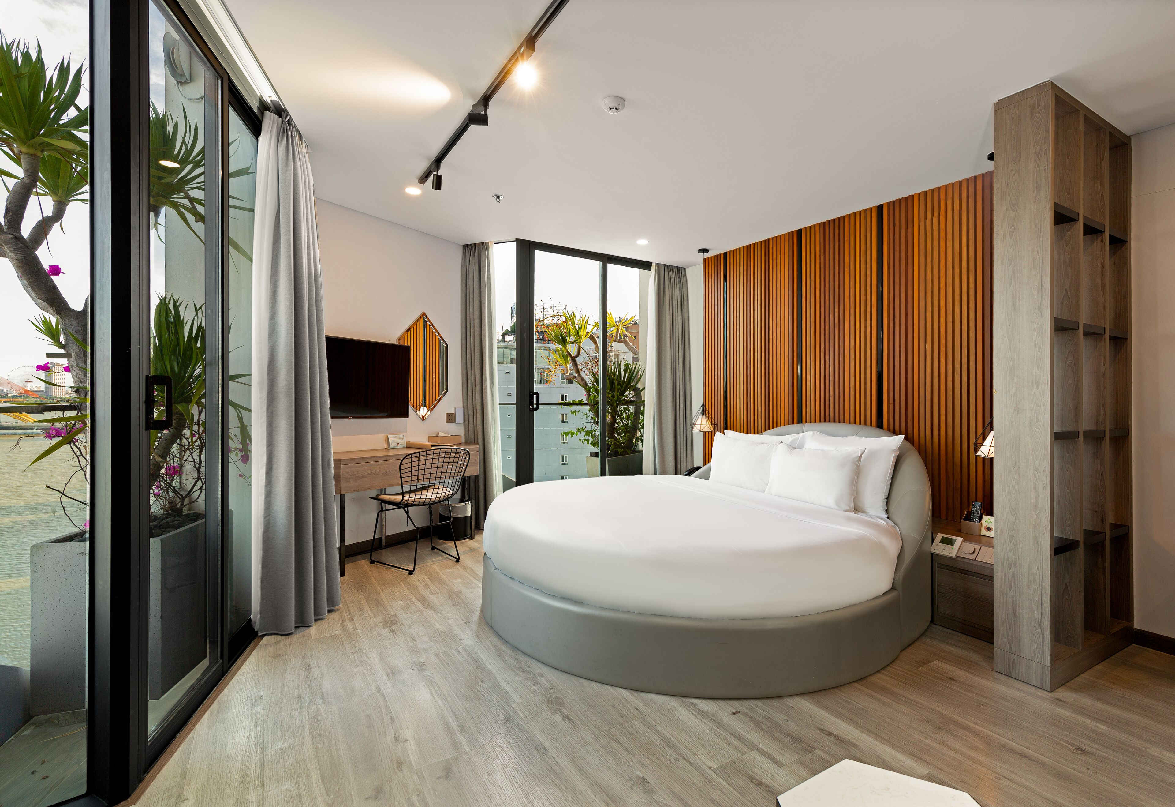 deluxe double room, balcony, riverfront | 1 bedroom, premium bedding, pillow-top beds, minibar