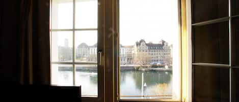 1 bedroom, bed sheets