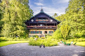 Exterior - Villa Zollhaus Bed & Breakfast (Tuerkheim)