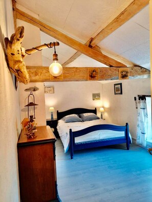 4 bedrooms, iron/ironing board, travel cot, free WiFi