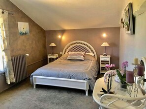 4 chambres, fer et planche à repasser, lit parapluie, Wi-Fi gratuit