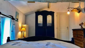 4 dormitoris, planxa i posts de planxar i un bressol de viatge