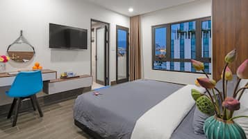 Hochwertige Bettwaren, Minibar, individuell eingerichtet, Schreibtisch