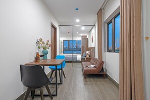 Premium bedding, minibar, individually furnished, desk - TIDITEL Hotel and Apartment (Da Nang)