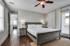 4 bedrooms, iron/ironing board, WiFi, bed sheets