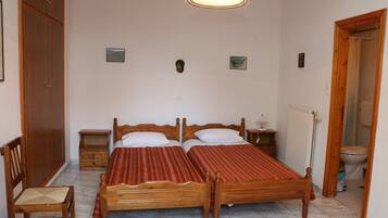 Habitació doble o amb dos llits individuals | Escriptori i wifi gratuïta