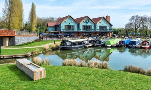 Cosy City Centre • Balcony • Free Parking • Fast WiFi