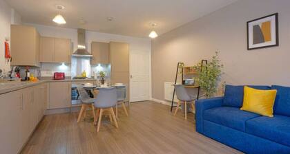 Beautiful Apartment • City Centre • Balcony • Free Parking • Fast WiFi • Smart TV • Yoko Property