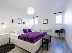 Appartement (2 Bedroom Apt with Balcony n Sea View) | 4 chambres, lits bébé (en supplément), draps fournis