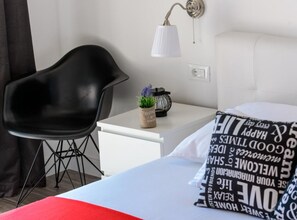 公寓 (2 Bedroom Apt with Balcony n Sea View) | 4 間臥室、搖籃/嬰兒床、床單