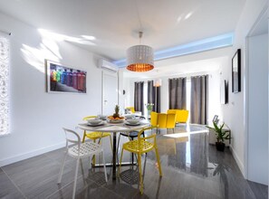 Apartment (2 Bedroom Apt w/ Balcony n Sea View-z) | Esszimmer