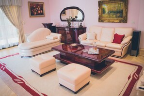 Familiesuite | Oppholdsområde | LED-TV