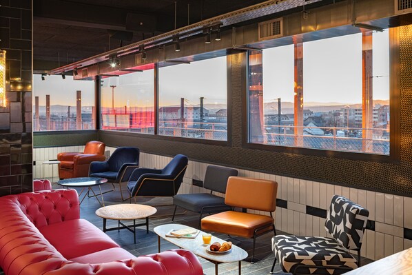 Lobby lounge - Eklo Hotels Clermont-Ferrand City center train station (Clermont-Ferrand)